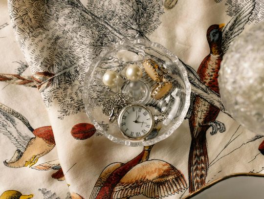 Srebro czy złoto? Jaką biżuterię wybrać?