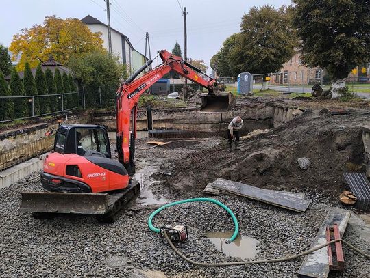 Stan tego zbiornika wymagał naprawy. Teraz to się dzieje