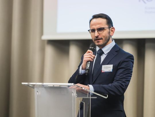 Strach przed sceną dotyka 75% dorosłych - ten warsztat w Warszawie uczy, jak go pokonać