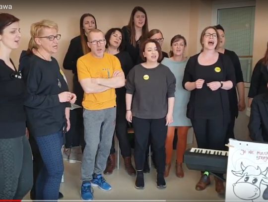 Strajk song Oława! Kolejni nauczyciele śpiewają. VIDEO