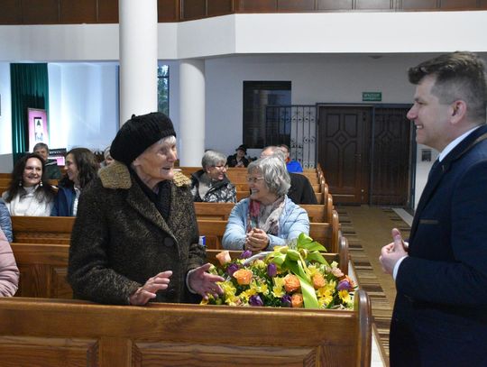 Stuletniej pani Władysławie... dwustu lat życzymy!