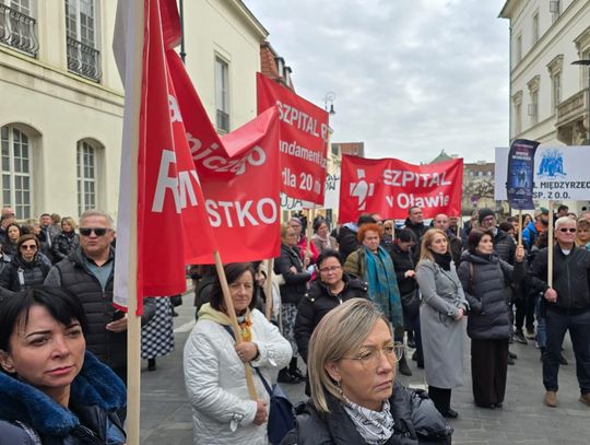Szpital w Oławie też nie chce umierać na kolanach. Protest w Warszawie Szpital w Oławie też nie chce umierać na kolanach. Protest w Warszawie