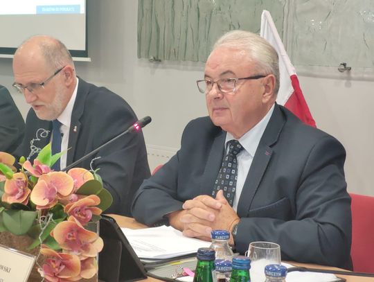 Tadeusz Kułakowski pozostaje na funkcji przewodniczącego Rady Powiatu w Oławie