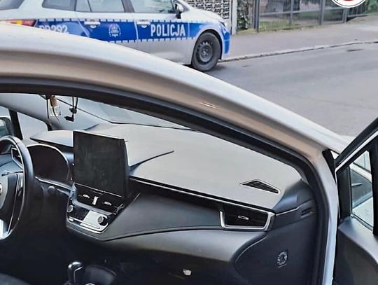 Taksówkarz jechał na podwójnym gazie! Zatrzymał go dzielnicowy