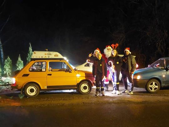 Tam Mikołaj jeździł klasycznie, czyli... fiacikiem Tam Mikołaj jeździł klasycznie, czyli... fiacikiem