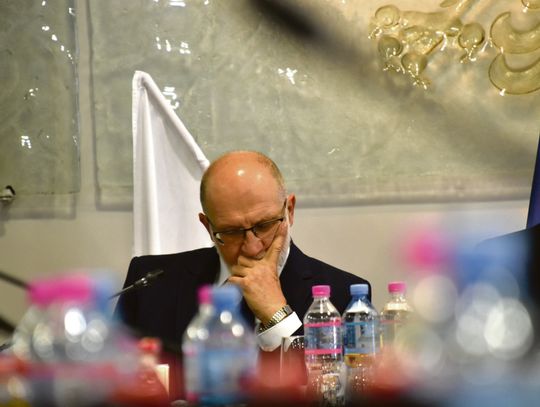 To koniec zarządu powiatu? Czerwona kartka dla starosty