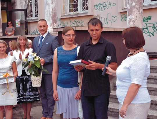 Tomek i jego żona obdarowali bibliotekę