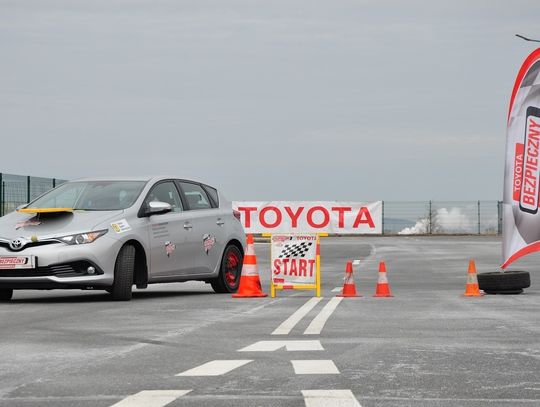 Toyota i Akademia Bezpiecznej Jazdy poprowadzą bezpłatne szkolenia z ekojazdy w Jelczu-Laskowicach