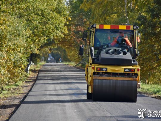 Trwa układanie nowej nawierzchni drogi Oława – Ścinawa!