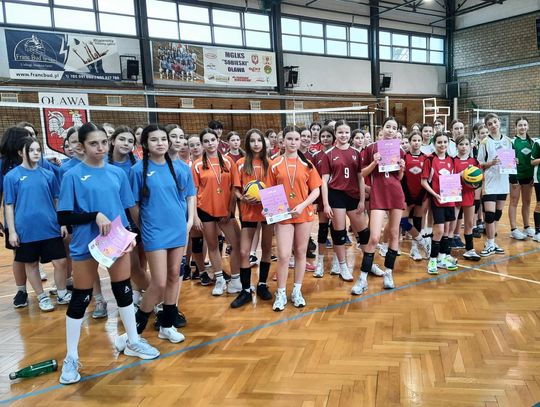 Turniej piłki siatkowej "czwórek" Turniej piłki siatkowej "czwórek"