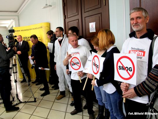 Uchwały antysmogowe przyjęte! Nie będzie palenia węglem