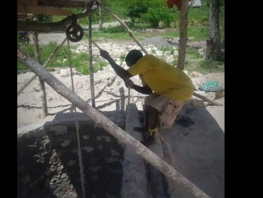 Uczestnicy Rajdu Koguta pomagają. To dzięki nim powstaje studnia, która ratuje życie!