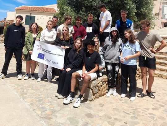 Uczniowie CKZiU pozdrawiają z Krety
