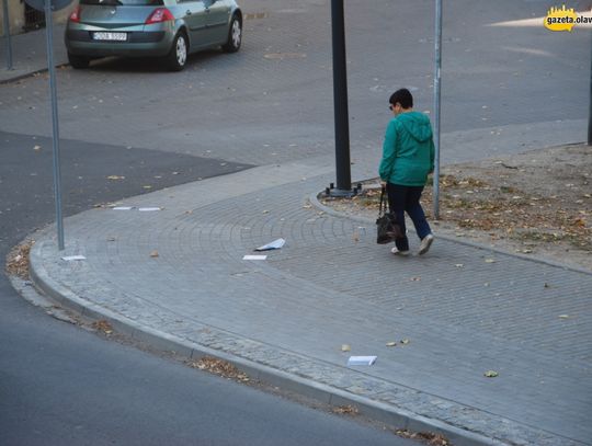 Ulotki wyborcze jak liście!