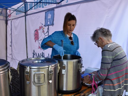 UM rozdaje zupę i chleb