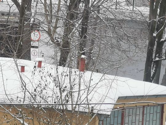 Usuwanie śniegu z dachu to obowiązek! Jakie są kary za nieodśnieżanie?