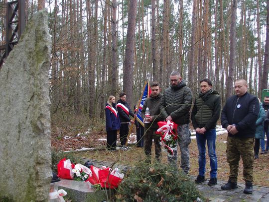 Oddali hołd pomordowanym w 79. rocznicę wyzwolenia obozu pracy Fünfteichen