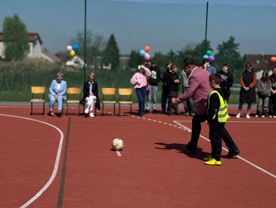 W Drzemlikowicach otwarto "Orlika". Pierwszego gola strzelił wójt Piotrowski