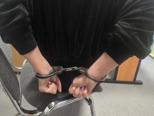 W kradzież kosmetyków miała zaangażować 12-letnią córkę