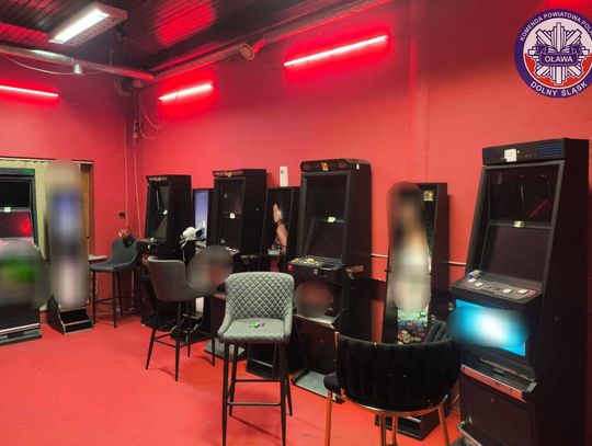 W ręce Policji wpadły nielegalne automaty do gier i sporo gotówki