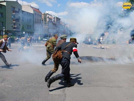 Walka pod ratuszem. ZDJĘCIA