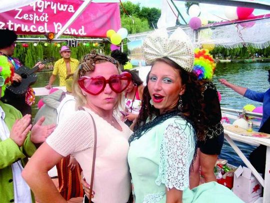 "Wena" mistrzem Polski w pływaniu na byle czym