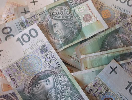 WIADOMOŚCI Z REGIONU: Marszałek przekazuje miliony na rewitalizacje