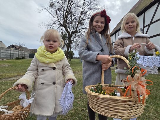 Wielkanocna sobota. Święcenie pokarmów w Bystrzycy [ZDJĘCIA]