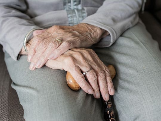 Wiemy ile wynosi obecnie świadczenie honorowe dla stulatków