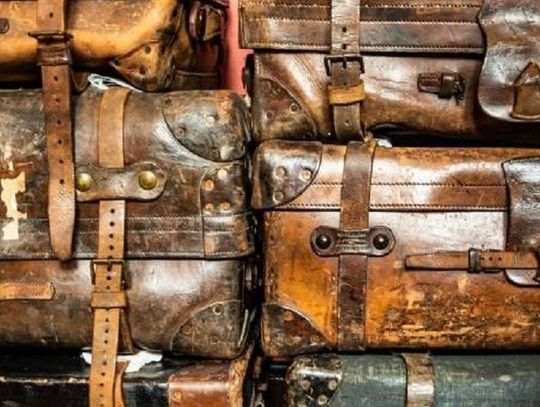 Wigilia i Nowy Rok za pasem. Lecąc na święta odpowiednio zabezpiecz bagaż