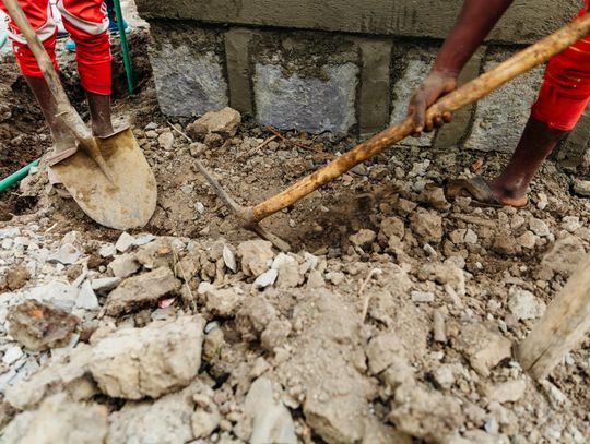 Worki na gruz – jak wybrać trwałe i praktyczne rozwiązanie do ciężkich zadań