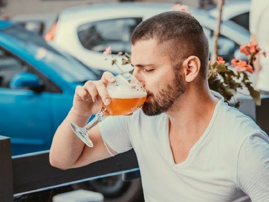 Wszywka alkoholowa – ile kosztuje i czy rzeczywiście pomaga?
