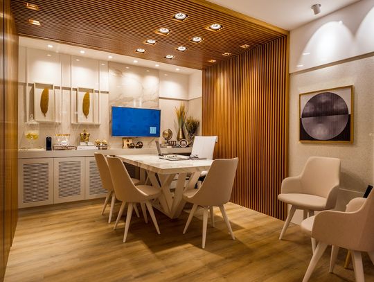 Wybieramy nowe krzesła do salonu. Czym się kierować podczas ich zakupu?