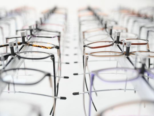 Wybór idealnych oprawek – jak znaleźć swój styl w morzu możliwości