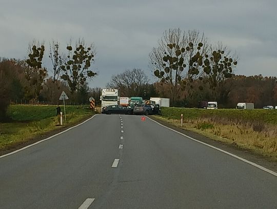 WYPADEK! Droga z Oławy do Jelcza-Laskowic zablokowana WYPADEK! Droga z Oławy do Jelcza-Laskowic zablokowana