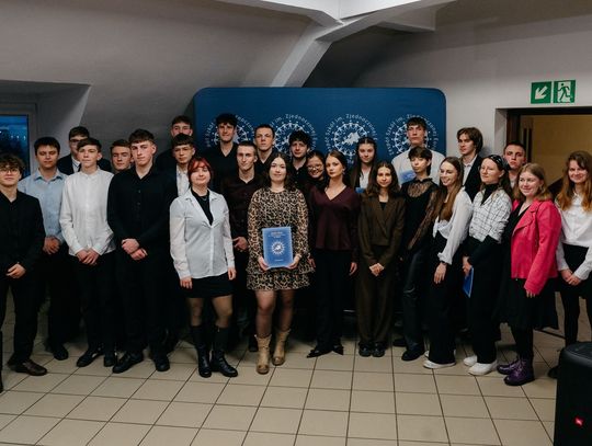 Wyróżnili stypendystów i zaprezentowali nowy sztandar [ZDJĘCIA]