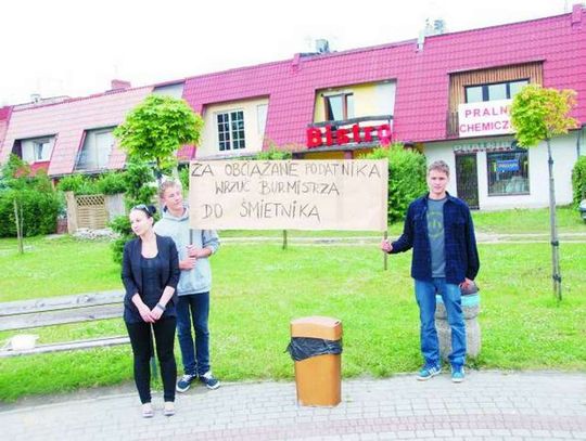 Wyrzucili &quot;burmistrza&quot; do śmietnika