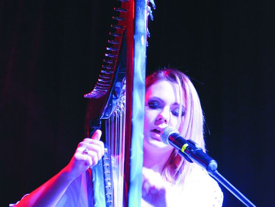 Z dźwiękiem harfy w szczytnym celu