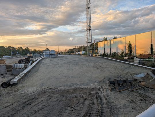 Z tej rampy zjadą nawet czołgi. Prace trwają