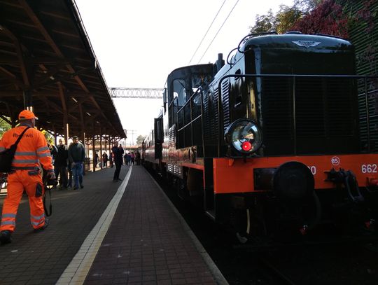 Zabytkowy pociąg przejechał przez Oławę