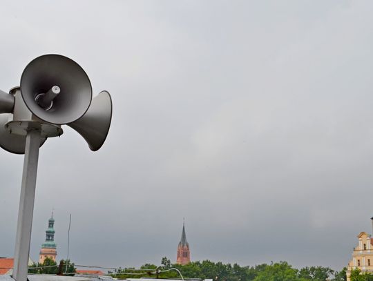 Zawyją syreny alarmowe