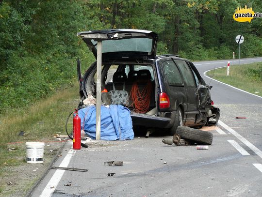 Zderzyły się trzy auta. Kilka osób w szpitalu, jedna nie żyje...