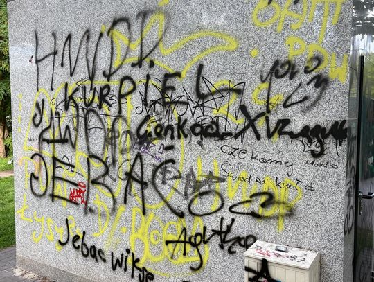 Zdewastowali toaletę. Sprawa trafia na Policję