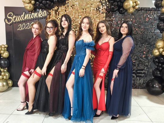 Zespół Szkół im. Kasprowicza już po studniówce (GALERIA) Zespół Szkół im. Kasprowicza już po studniówce (GALERIA)