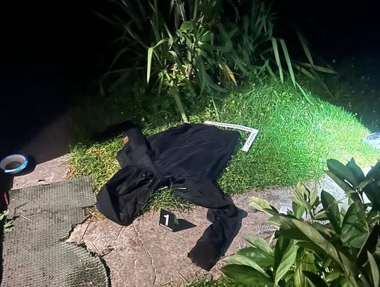 Złodziej tak uciekał, że...  zgubił bluzę