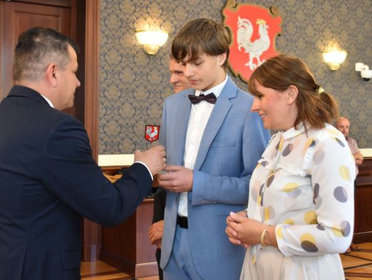 Złote Koguty dla najlepszych uczniów oławskich podstawówek! (GALERIA)
