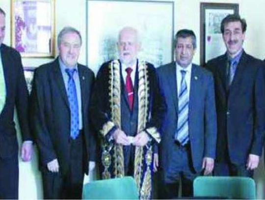 Złote szaty burmistrza na licytację