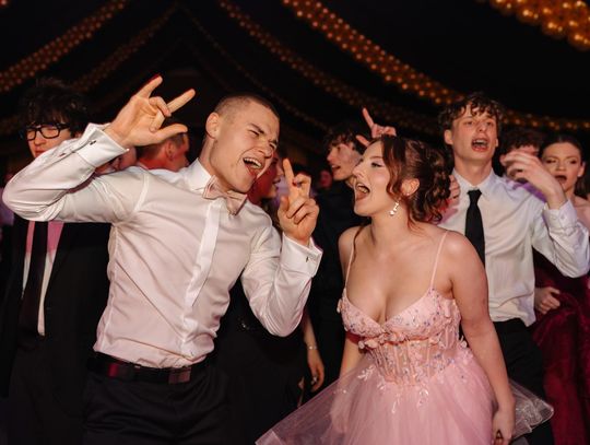 Zobacz, jak się bawili na studniówce (FILMIK) Zobacz, jak się bawili na studniówce (FILMIK)