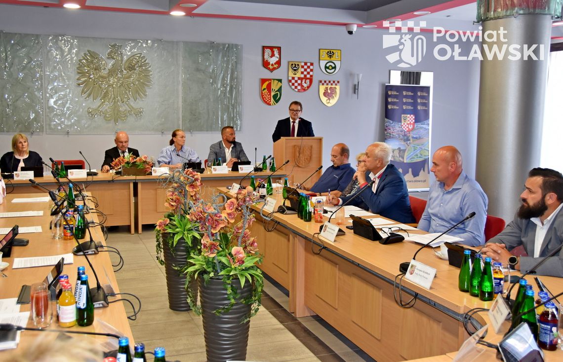 14 radnych było ZA. Jest wotum zaufania dla Zarządu Powiatu