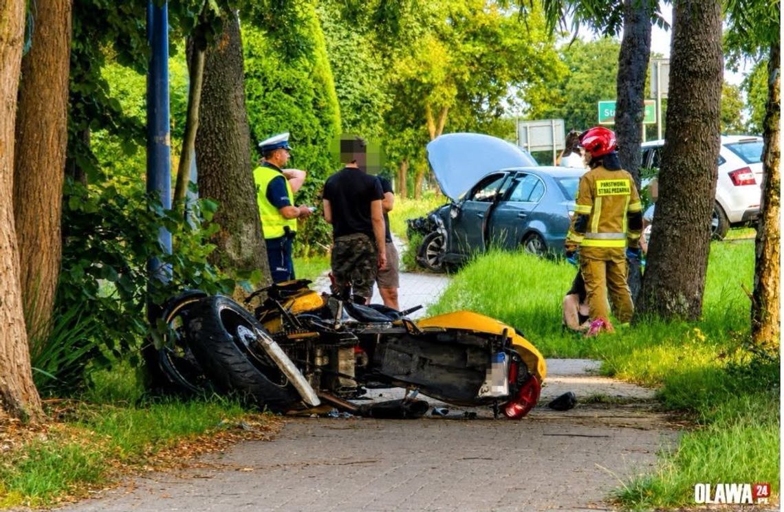 26-latek z naszego powiatu w BMW wyprzedzał ciąg pojazdów i zderzył się z motocyklem 26-latek z naszego powiatu w BMW wyprzedzał ciąg pojazdów i zderzył się z motocyklem